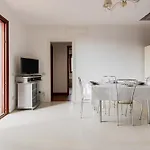 Guesthost - Comfortable Terrace - Apartamento *
