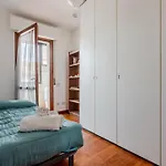 Guesthost - Comfortable Terrace - Apartamento